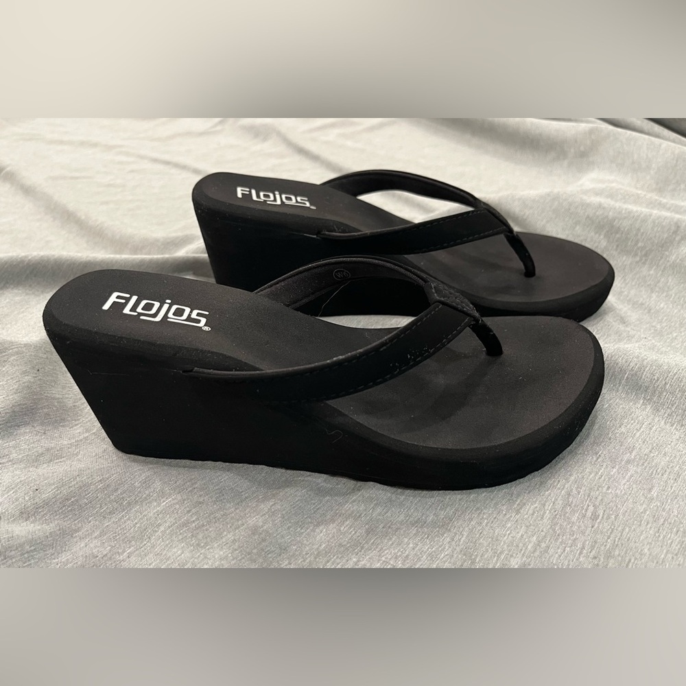 new never worn flojos olivia wedge sandals flip flops black 6